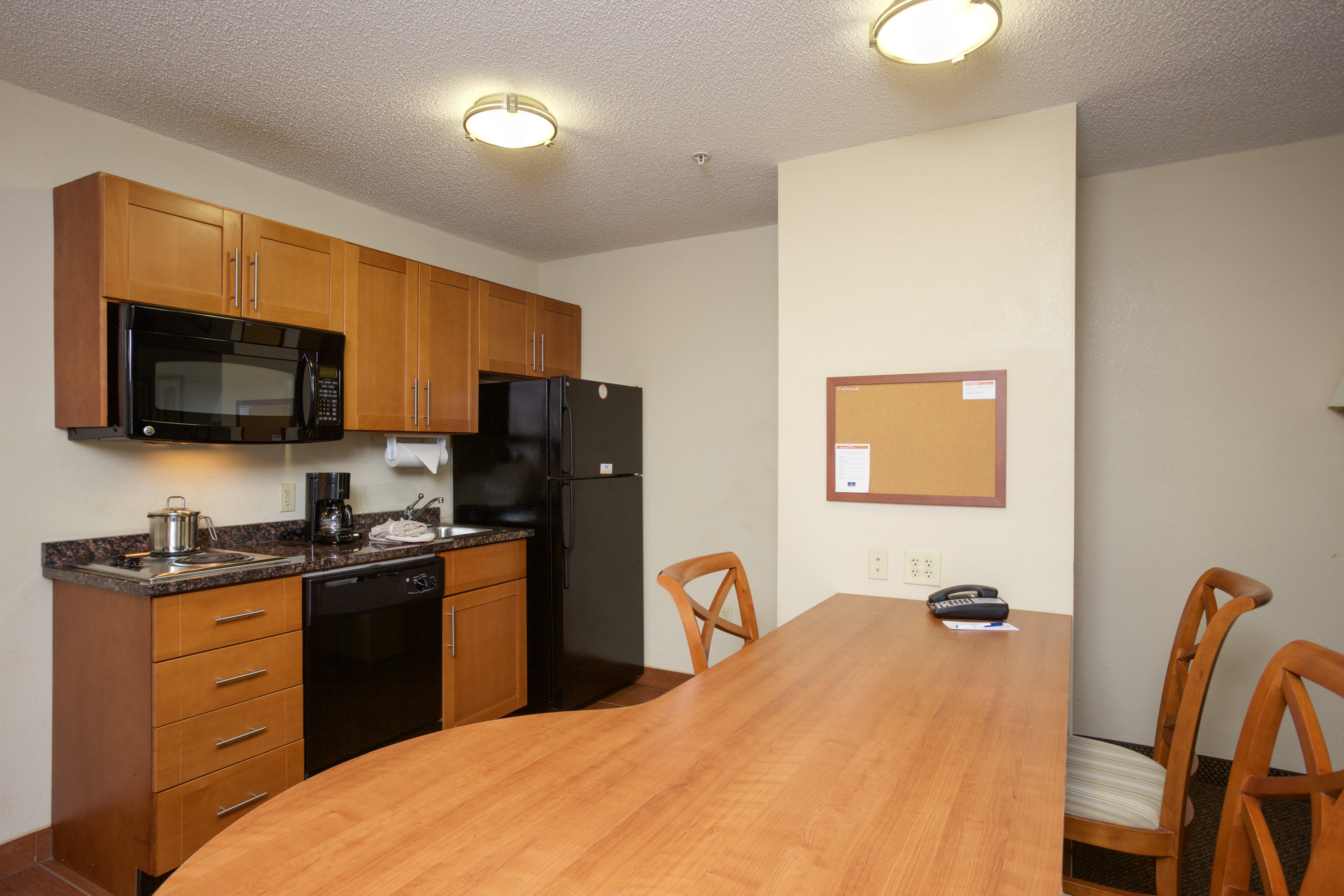 Candlewood Suites Richmond Airport By Ihg Сандстон Экстерьер фото